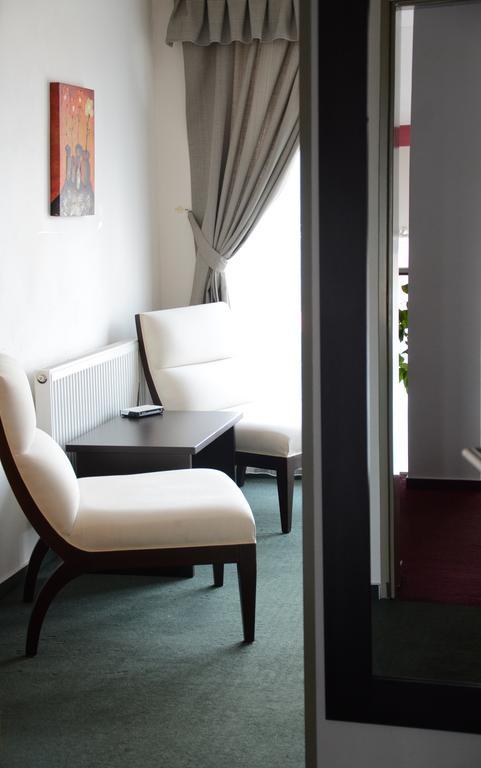 Garni Hotel Fellini Žiar nad Hronom Стая снимка