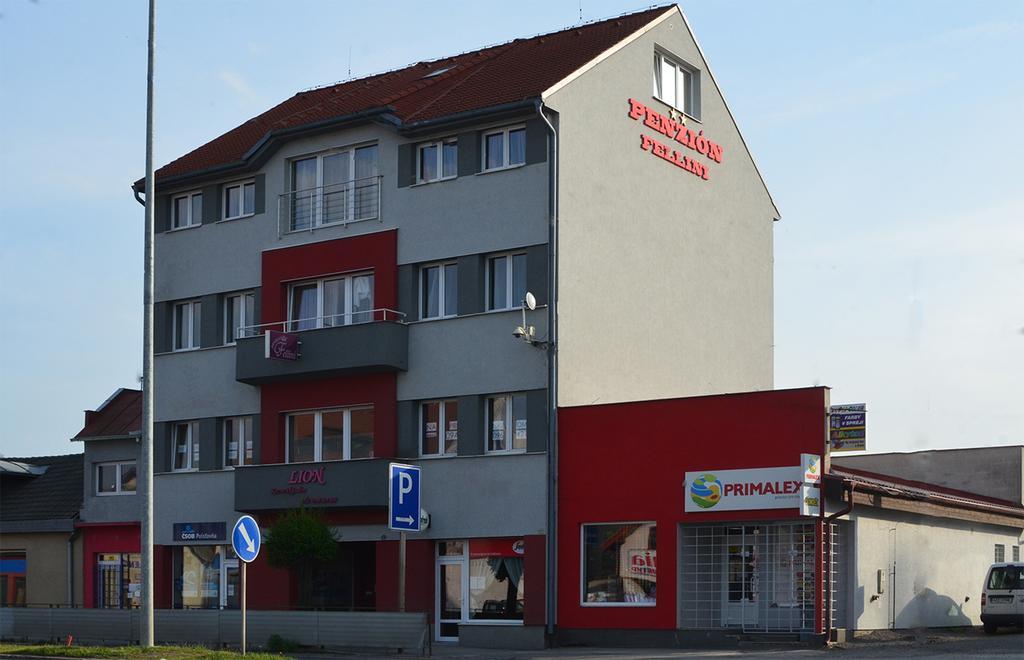 Garni Hotel Fellini Žiar nad Hronom Екстериор снимка