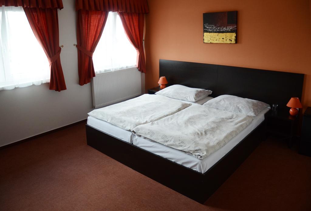 Garni Hotel Fellini Žiar nad Hronom Стая снимка